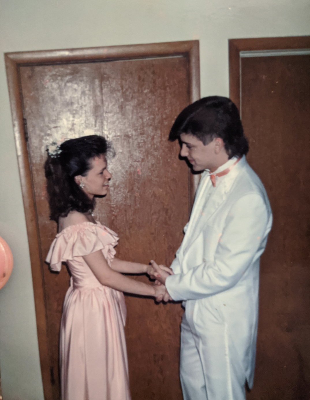 27 ‘80s Prom Photos That Will Have You Retroactively Coughing From Hairspray Fumes